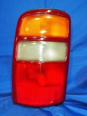 2004-2006 Chevy Tahoe Suburban GMC Yukon Rear Driver Left Side Tail Light OEM - Image 1 of 4