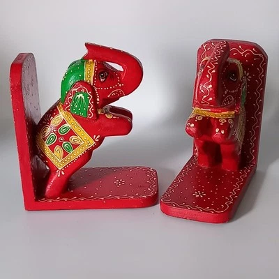 VINTAGE HANDMADE & HAND PAINTED ELEPHANT BOOKENDS. - Image 1 of 4