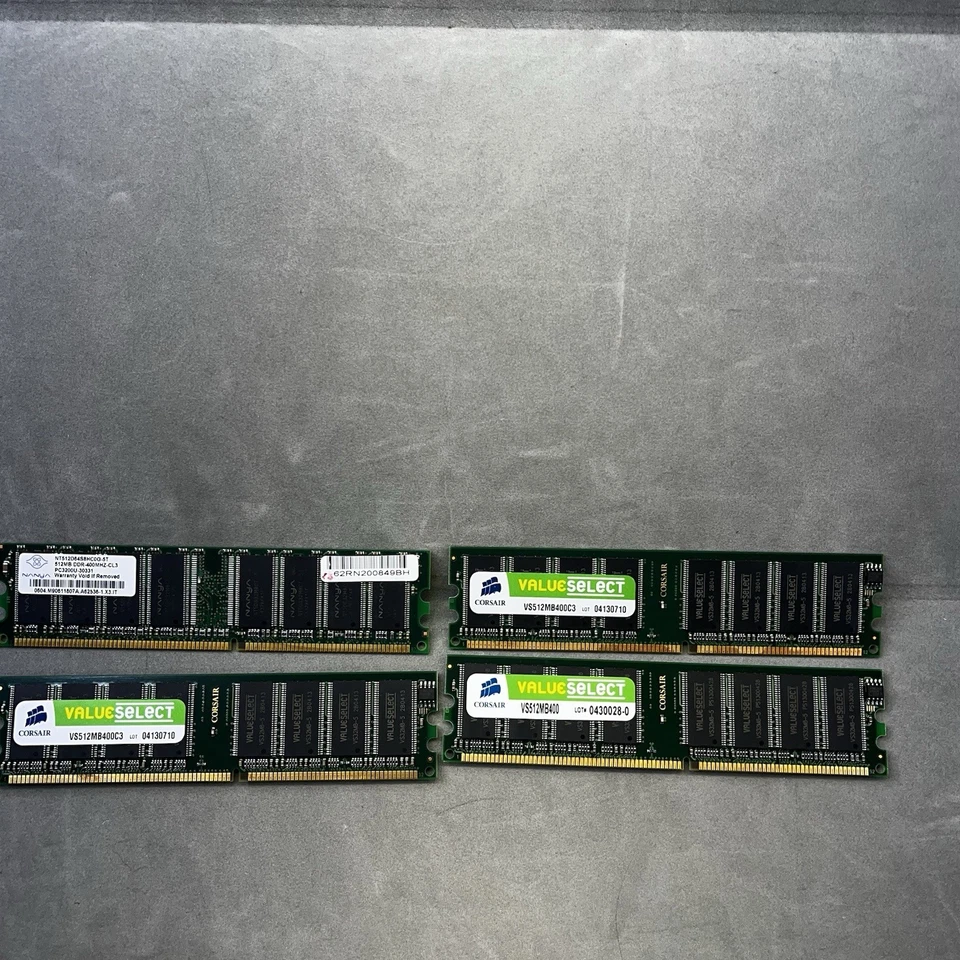 Corsair Value Select (3) Nanja (1) 2 GB Total (4 x 512MB) - PC3200 - DDR-400 - Image 1 of 4