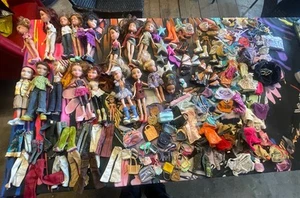LOTTO BRATZ CON VESTITI E ACCESSORI MGA2001 - Imagen 1 de 17