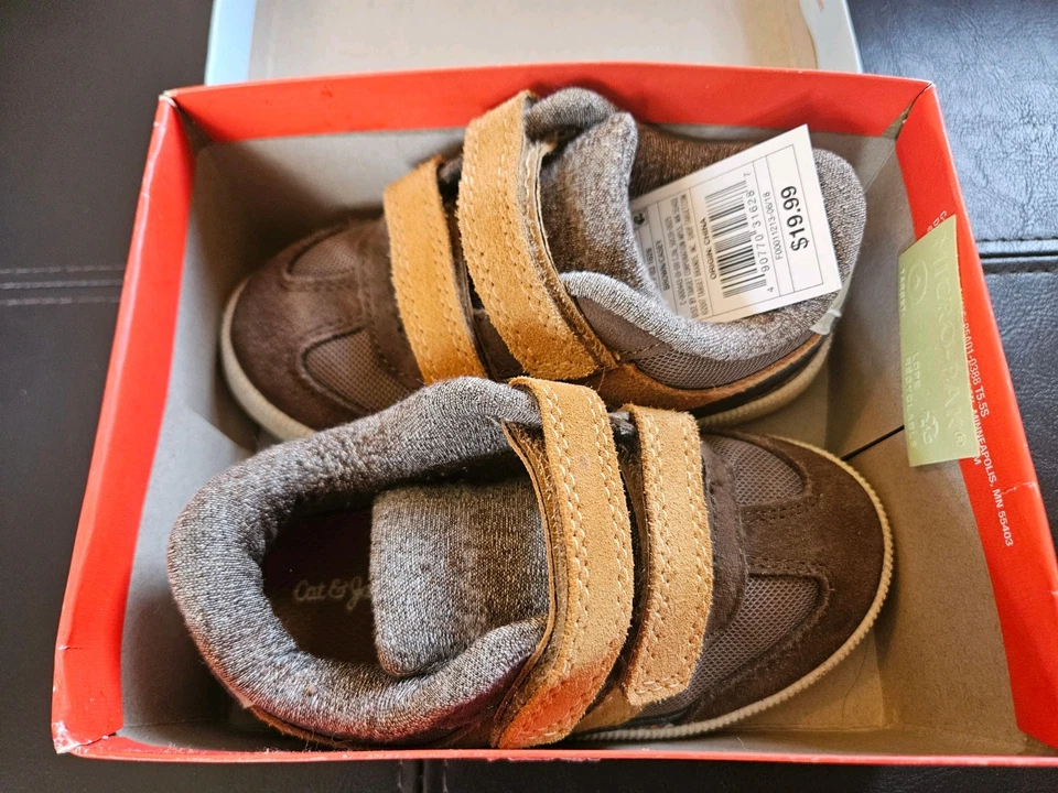 Lindo! Cat & Jack Niños Pequeños Zapatos Tenis Marrón Gancho y Lazo Correas de Velcro, 8 Foto 1 de 3