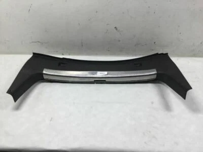 VOLKSWAGEN JETTA SEDÁN 2004 ALFÉIZAR DEL MALETERO PLACA DE DESGASTE MOLDURA DE FÁBRICA Foto 1 de 4