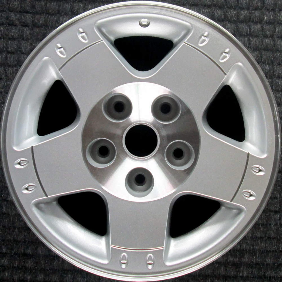 Dodge Durango Machined w/ Silver Spokes 17 inch OEM Wheel 2005 - Image 1 of 1