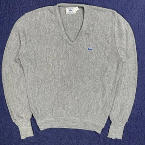 Suéter De Colección IZOD Lacoste Abuelo Gris Cuello en V M Clásico Logo Caimán Preppy - Imagen 1 de 6