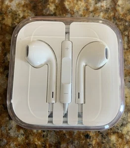 Écouteurs filaires Apple EarPods neufs avec prise casque 3,5 mm - Photo 1 sur 2
