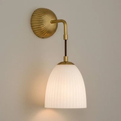 Aplique de pared de latón y vidrio Comfrey de 15" de alto calor Foto 1 de 4