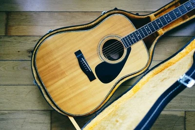 1980s Yamaha FG-400D – Made in Japan | Solid Top | Hard Case | Low Action - Image 1 of 4