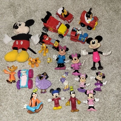 Lote de Figuras de Acción Disney Mickey Minnie Mouse y Amigos Plutón Coches Toppers Foto 1 de 4