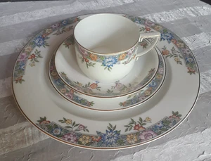 BAVARIA HUTSCHENREUTHER SELB Set 4 piece Gold Rim FLORAL Dinnerware - Picture 1 of 7