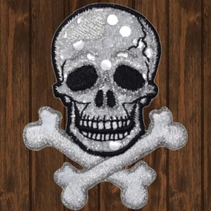 Skull Crossbones Embroidered Patch, Silver — Iron On - Picture 1 of 1
