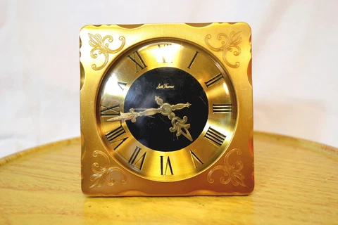 Vintage Seth Thomas Fleur De Lys Alarm Clock Wind-up Working Mid Century Cover