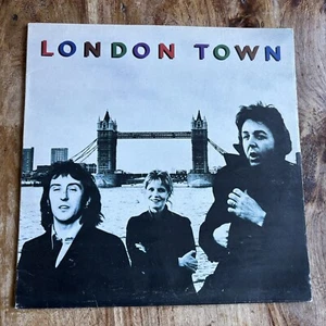 WINGS - LONDON TOWN EX/EX+ VINYL LP / LYRIC INNER / UNUSED POSTER - Picture 1 of 12