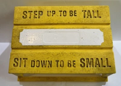 Taburete infantil vintage Empire "Step Up To Be Tall Sit Down To Be Small" Foto 1 de 4