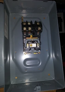 NEW Square D 3 Pole Lighting Contactor Box 8903LG30 - Picture 1 of 7