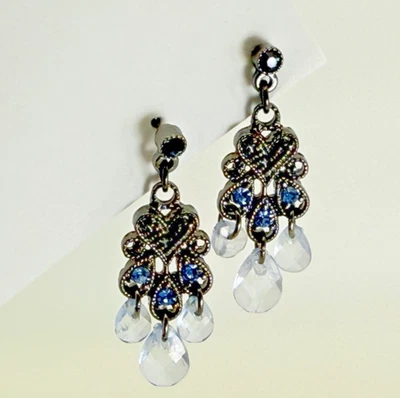 Pendientes de araña de filigrana de metal armado 1928 con pedrería azul y gotas de vidrio Foto 1 de 4