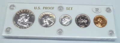 1960-P SMALL DATE US MINT BRILLIANT 5 PIECE PROOF SET IN PLASTIC MOUNTING CASE - Image 1 of 4