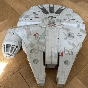 Star Wars MILLENNIUM FALCON Hasbro Episode VII The Force Awakens RARE - Bild 1 von 3