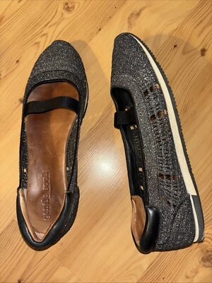 Zapatilla deportiva Gentle Souls Kenneth Cole Luca tejida 10 ballet plana negra plateada metálica Foto 1 de 4