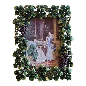 Guirnalda de hojas de uva con marco de fotos de cristal austriaco Two's Company 4" x 6" - Imagen 1 de 11