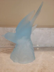Vintage L E Smith Frosted Blue Satin Glass Flying Bird - Picture 1 of 7