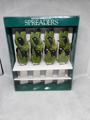 Esparcidores de queso Boston Warehouse con rama de olivo. Juego de 4 Foto 1 de 2