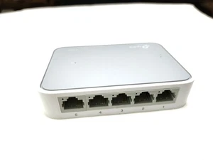 TP-LINK (TL-SF1005D) 5 Fast Ethernet Switch - White - Picture 1 of 2