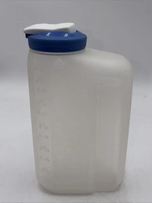 Vintage Rubbermaid Servin Saver 2.75 Qt Drink Bottle Blue Spout Lid Container - Image 1 of 4