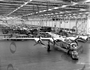 ANTIQUE 8X10 REPRO PHOTO WW 11 CONSOLIDATED B 24 BOMBER FACTORY PLANT WILLOW RUN - Picture 1 of 1