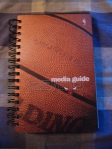 1999 - 2000  OFFICIAL YEARBOOK OF CHICAGO BULLS  MEDIA GUIDE - Picture 1 of 12