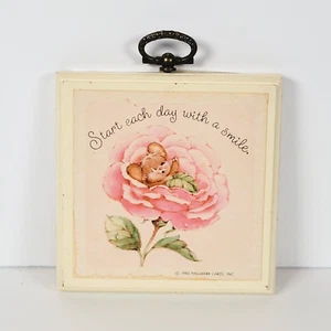 Vintage Hallmark Wall Plaque ~ Start Each Day With A Smile ~ Mouse in Rose 1980s - Picture 1 of 8