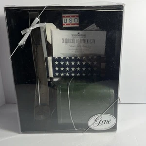 Juego de accesorios Gene Marshall USO Ashton-Drake micrófono de maletero bandera de 48 estrellas - Imagen 1 de 22