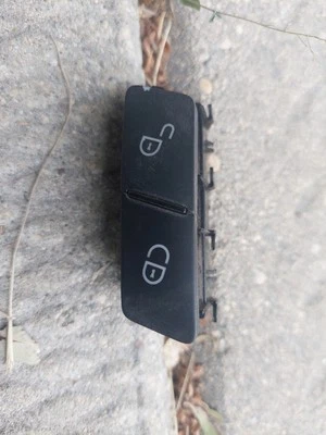 12-18 MERCEDES c250  W204 FRONT LH LEFT DOOR LOCK SWITCH A2049058402 - Image 1 of 4