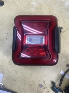 💎 2018-2024 JEEP WRANGLER JL RIGHT PASSENGER SIDE LED TAIL LIGHT W/O BLIND OEM - Picture 1 of 5