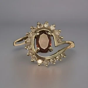 Anillo de oro de 9 quilates granate y diamantes - talla N 1/2 - Imagen 1 de 7