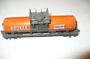 TYCO “HO” Scale HOOKER Chemical & Plastics Single Dome Tank Car # GATX 30883 - Picture 1 of 2