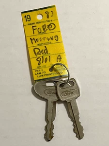 Llaves para una llave roja de coche Ford Mustang vintage - Imagen 1 de 3