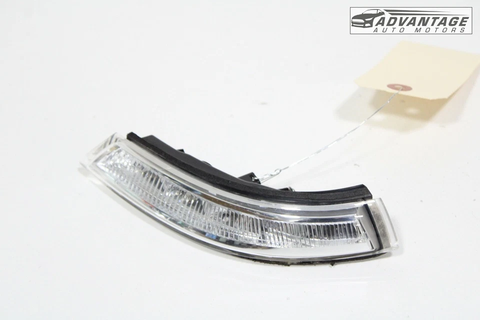 2020 - 2025 凯迪拉克 CT4 前右乘客侧旋转信号灯原始设备制造商 — 第 1/4 张图片