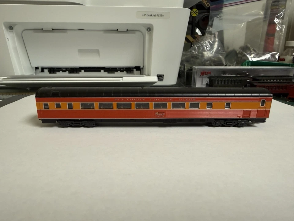 N Scale Kato  SP 2485 Chair Car From The Daylight Set - Image 1 of 4