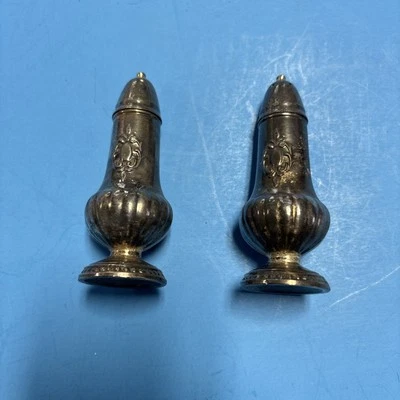 Vintage . silver plated salt & pepper shakers  Made In USA New In Box. - Image 1 of 4