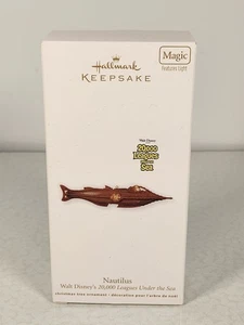 Hallmark Keepsake Ornament 20.000 leghe sotto i mari - Nautilus - Disney 2011 - Foto 1 di 13