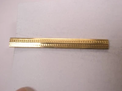 2-3/8 дюйма золотистый тонкий текстурированный дизайн СОВРЕМЕННЫЙ зажим для галстука - Изображение 1 из 4