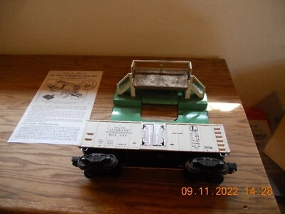 Lionel 3462 Operating Milk Car and Platform - Image 1 of 4