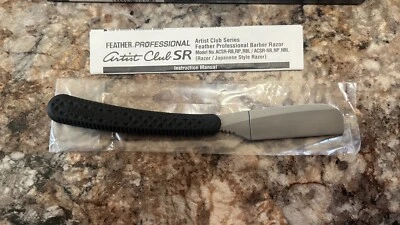 Navaja recta japonesa Feather Artist Club SR, mango negro Foto 1 de 4