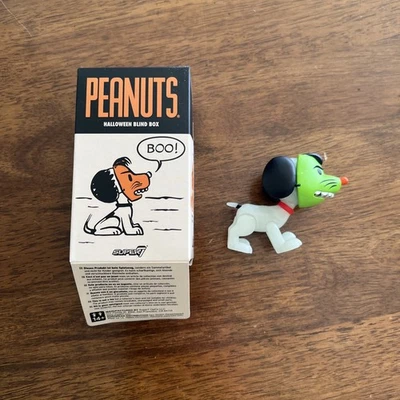 RARE! Snoopy Glow in the Dark Wave 7 Halloween Peanuts Blind Box! - Image 1 of 2