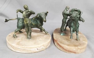 PAIR OF BRONZE SPAINISH MATADOR SCULPTURES ON ONYX MARBLE BASES WITH MAKERS MARK - Foto 1 di 24