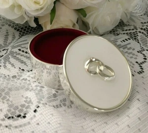 WEDDING RING BOX ROUND SILVER PLATED LINKED RINGS JEWELLERY TRINKET PROPOSAL - Picture 1 of 8