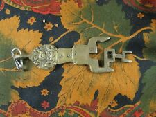 Ancienne etrange clé orientale en laiton key chiave schlussel antique