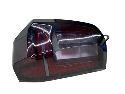 Luz trasera derecha Chevy Tahoe 2021-2024 primer pasajero montada en cuarto OEM Foto 1 de 4