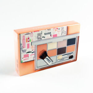 Clinique Exclusive Non-Stop Looks New York Palette - 1 Blush & 4 Eyeshadows