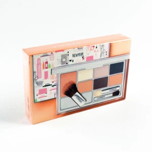 Clinique Exclusive Non-Stop Looks New York Palette - 1 Blush & 4 Eyeshadows - Picture 1 of 1